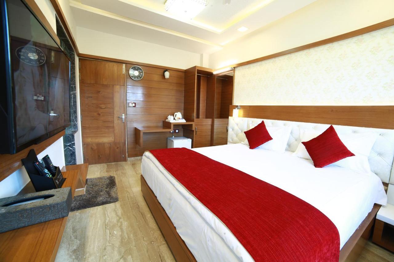Hotel Sheratone Monte Abu Exterior foto